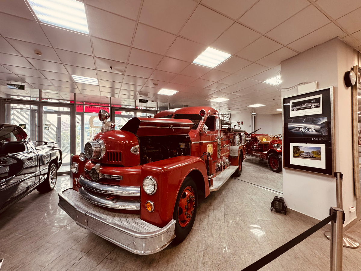 Автомузей Ника Панули, пожарный автомобиль Seagrave