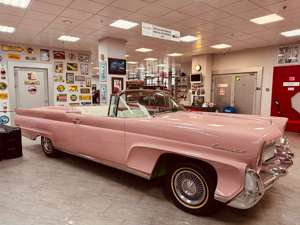 Автомузей Ника Панули, Lincoln Continental Mark III Convertible