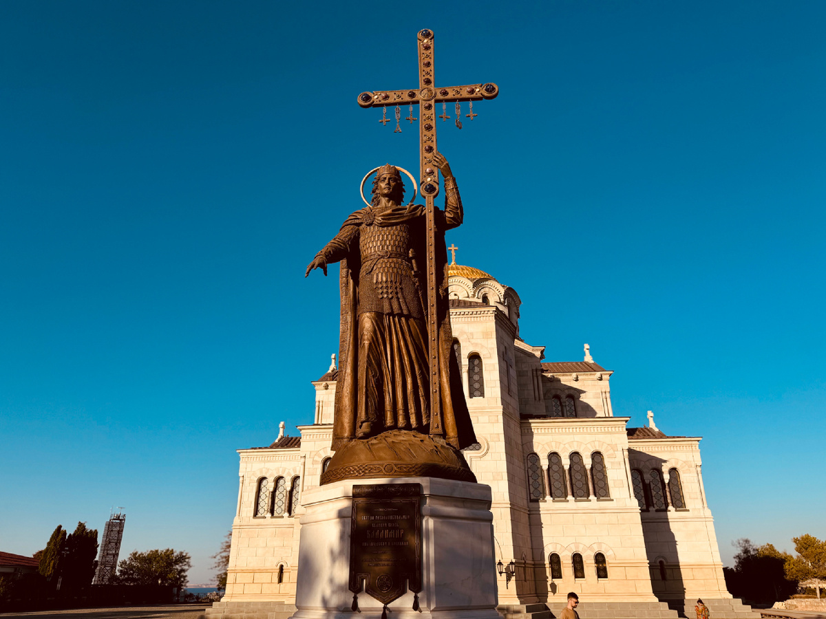 Памятник князю Владимиру в Херсонесе