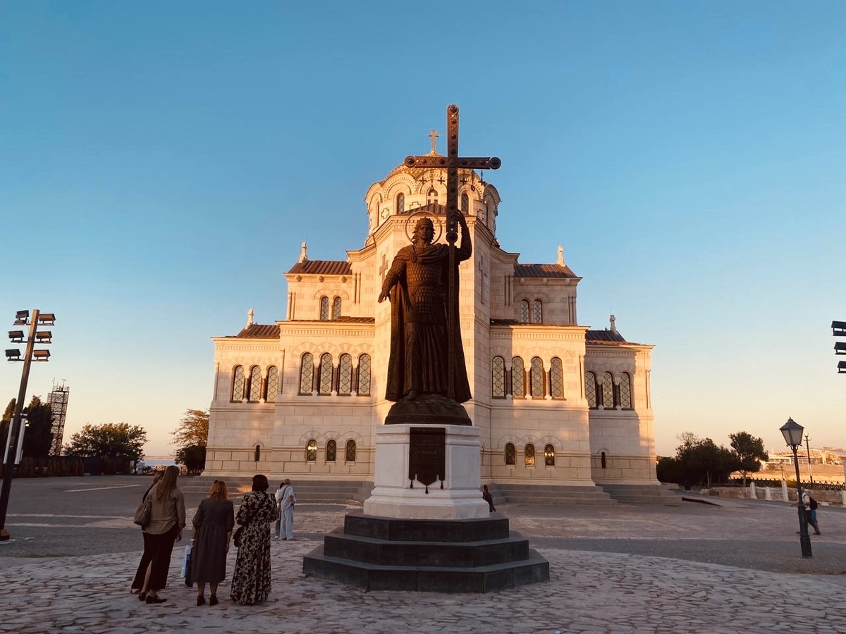 Памятник князю Владимиру в Херсонесе