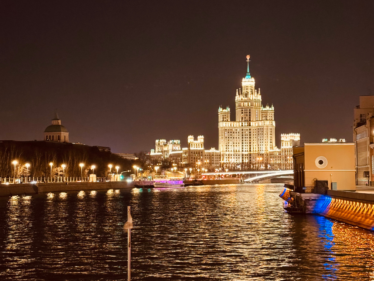 Вид с кораблика на вечернюю Москву ❤️
