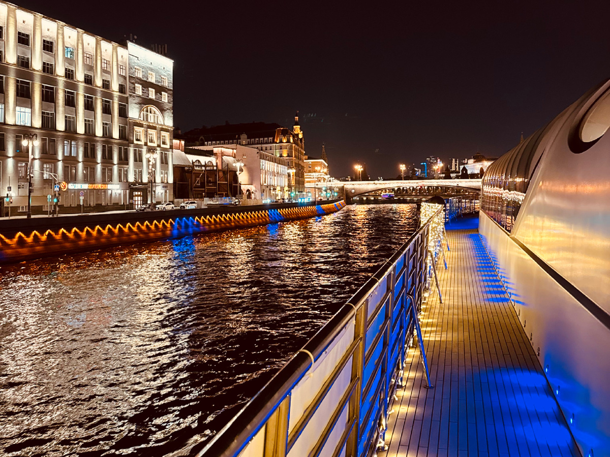 Вид с кораблика на вечернюю Москву ❤️