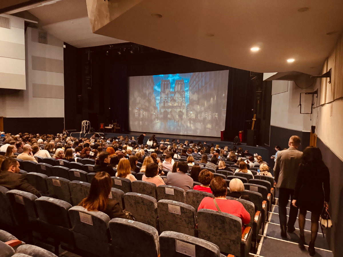 Мюзикл-шоу «Нотр Дам де Пари» в театре на Мельникова, г. Москва