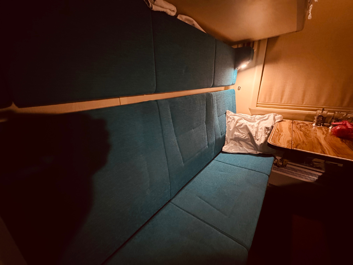 Нижнее место в купе