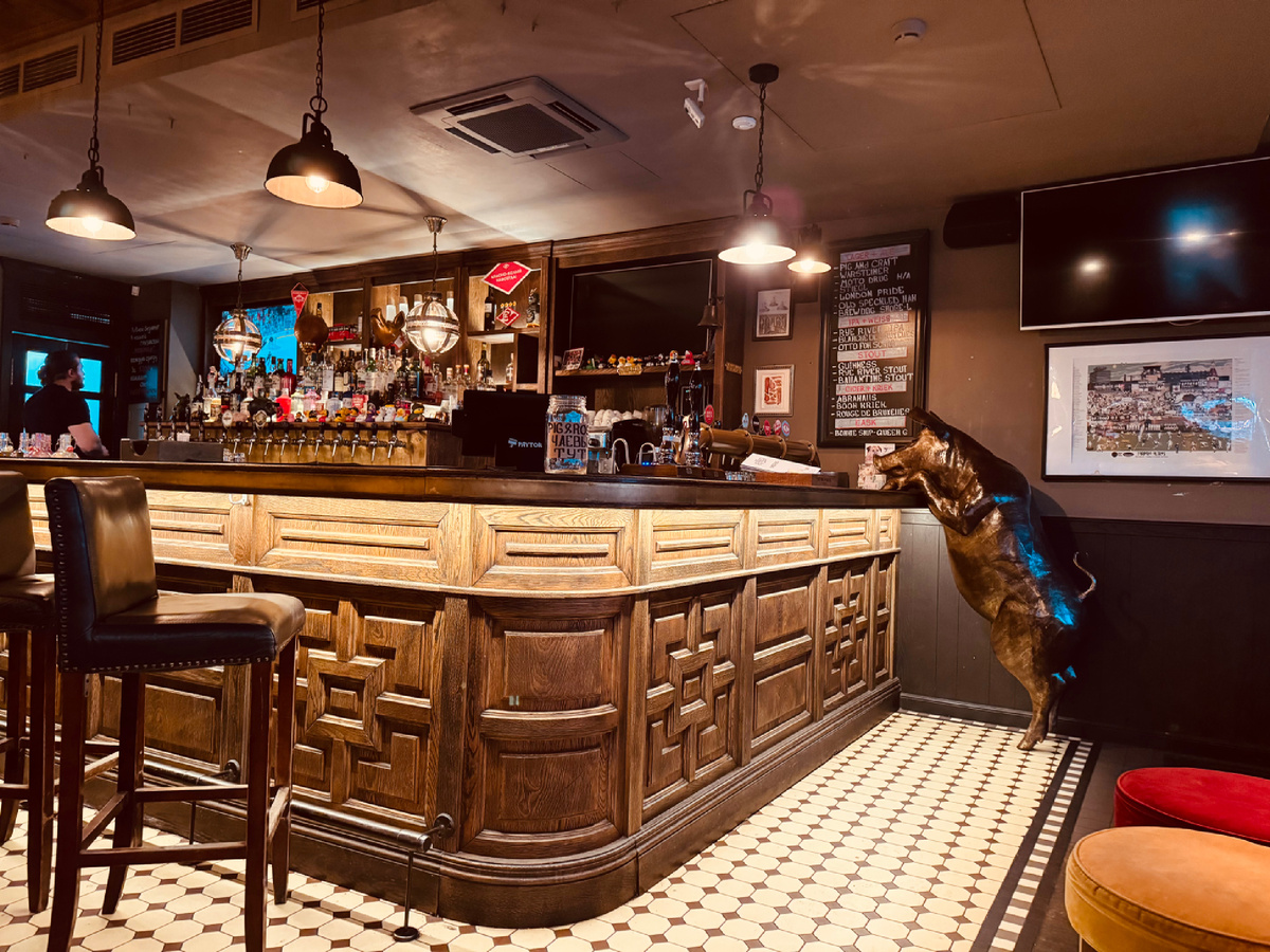 г. Москва, ул. Трубная, паб «Свинья и Роза»